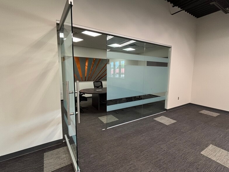 More Photos Of 4005 2nd Ave S, Birmingham Office For Lease