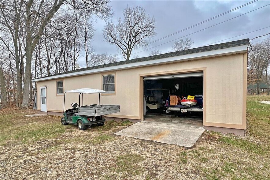 More Photos Of 504 W Lakeshore Dr, Kelleys Island Restaurant For Sale