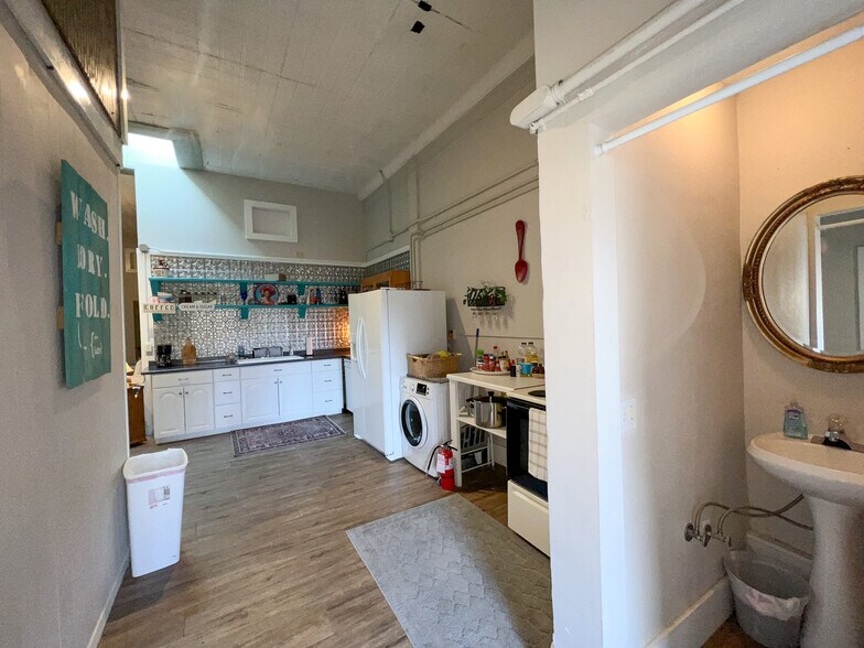 More Photos Of 114 N 5th St, Alpine Storefront For Sale