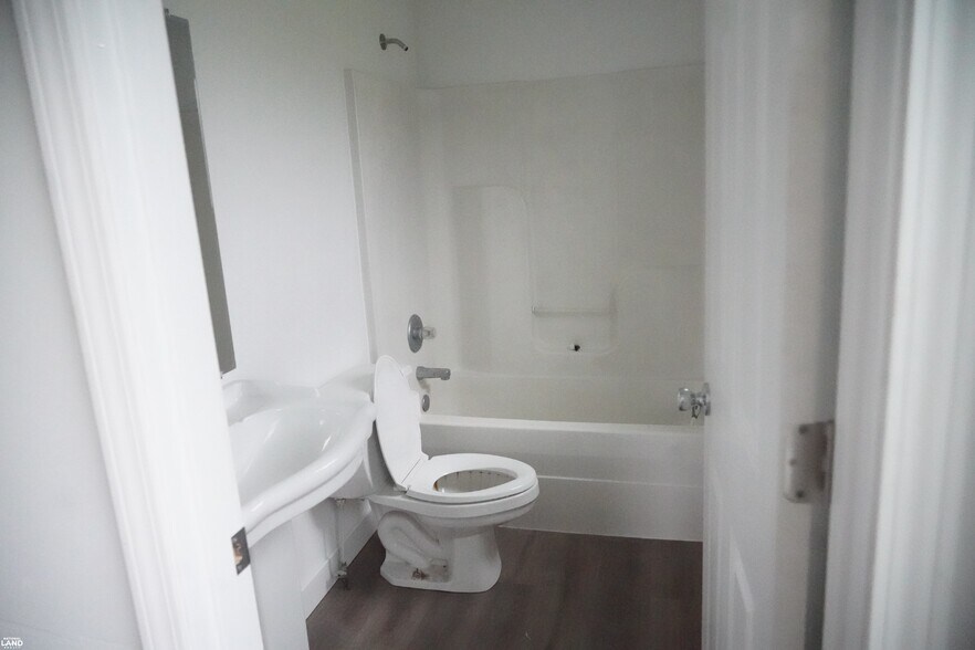More Photos Of 7346 IL-15, Saint Libory Apartments For Sale