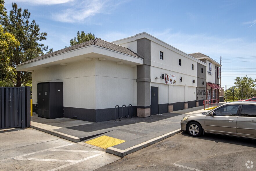 More Photos Of 1935-1943 W Malvern Ave, Fullerton Storefront For Lease