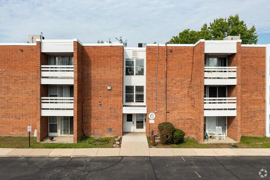 More Photos Of 28301 Franklin Rd, Southfield Multifamily For Sale