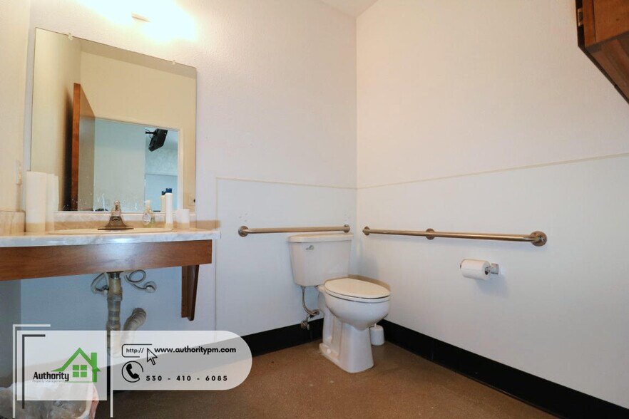 More Photos Of 1849 Keystone Ct, Redding Specialty For Lease