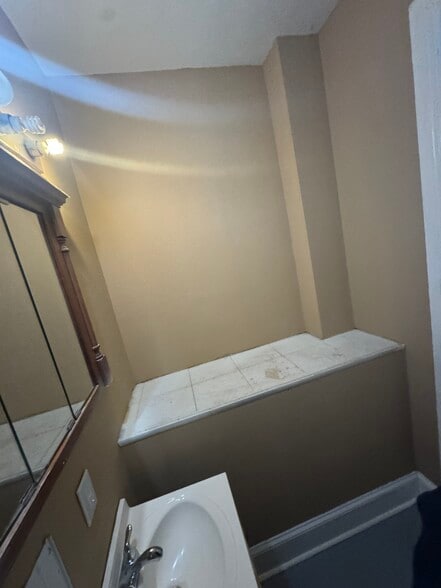 More Photos Of 2449 Shirley Ave, Baltimore Flex For Sale