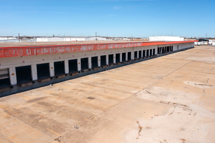 More Photos Of 3817 Irving Blvd, Dallas Truck Terminal For Lease