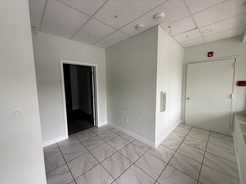 More Photos Of 213 Lake Ave, Saint James Storefront Retail Office For Lease