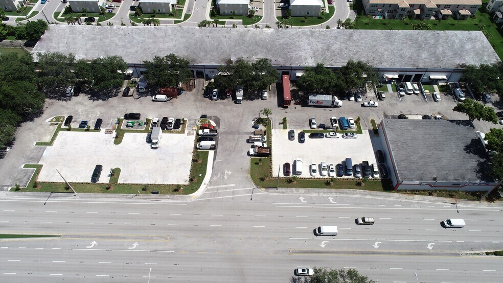 More Photos Of 4801-4859 Pembroke Rd, Hollywood Warehouse For Lease