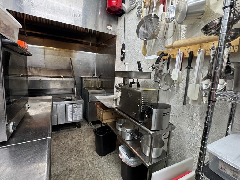 More Photos Of 1904 Hollywood Blvd, Hollywood Freestanding For Lease