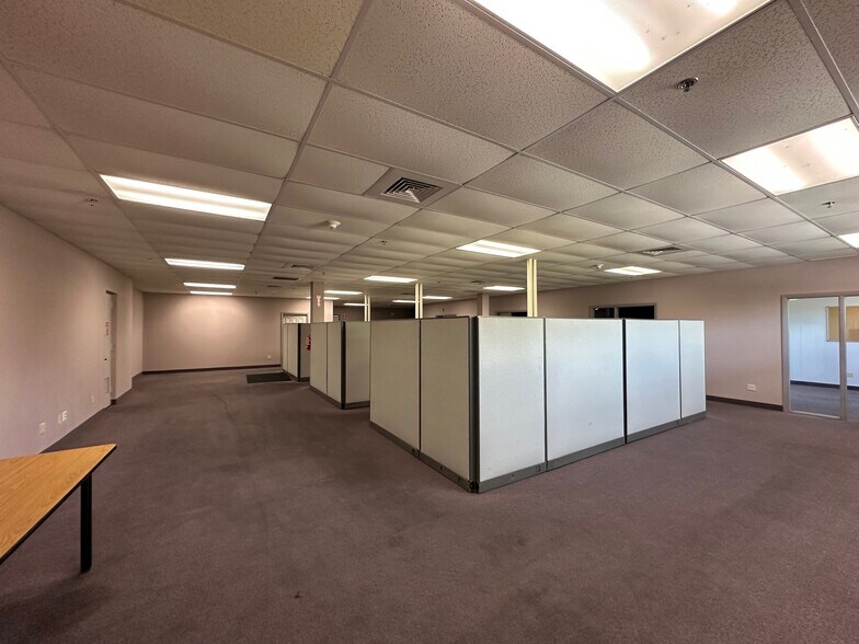 More Photos Of 26 Sears Way, West Springfield Distribution For Sale