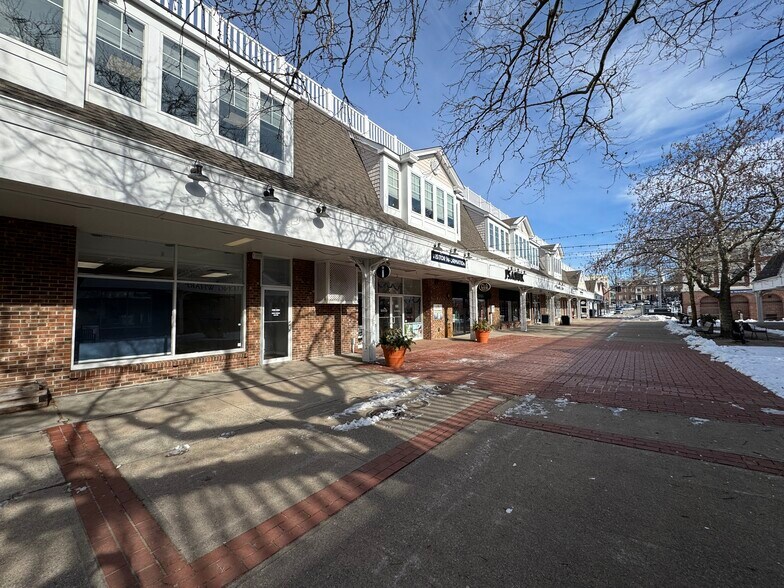 More Photos Of 3-51 Long Wharf Mall, Newport Storefront Retail Office For Lease