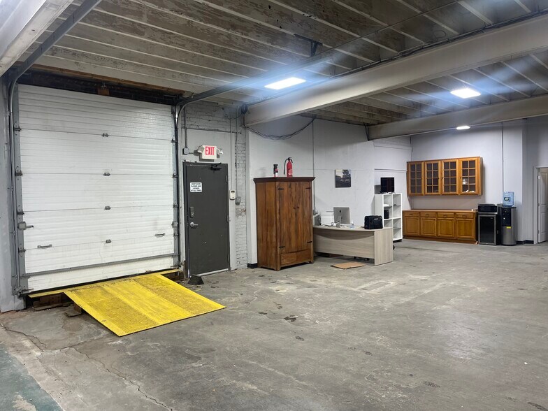 More Photos Of 66 Von Hillern St, Dorchester Showroom For Lease