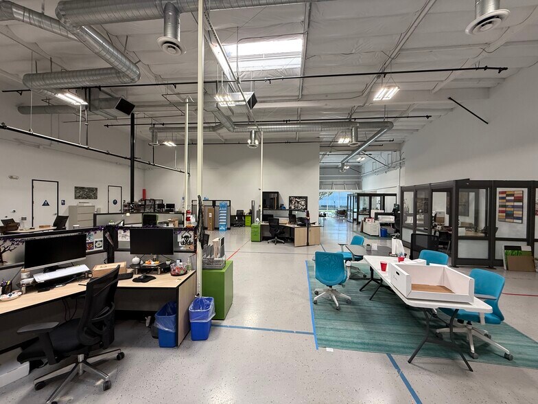 More Photos Of 4007 Paramount Blvd, Lakewood Research And Development For Lease