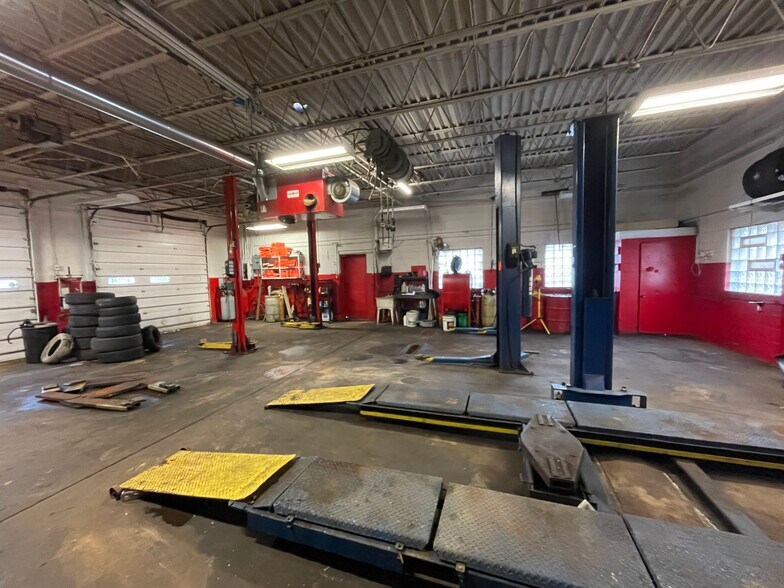 More Photos Of 2510 Seneca St, West Seneca Auto Repair For Lease