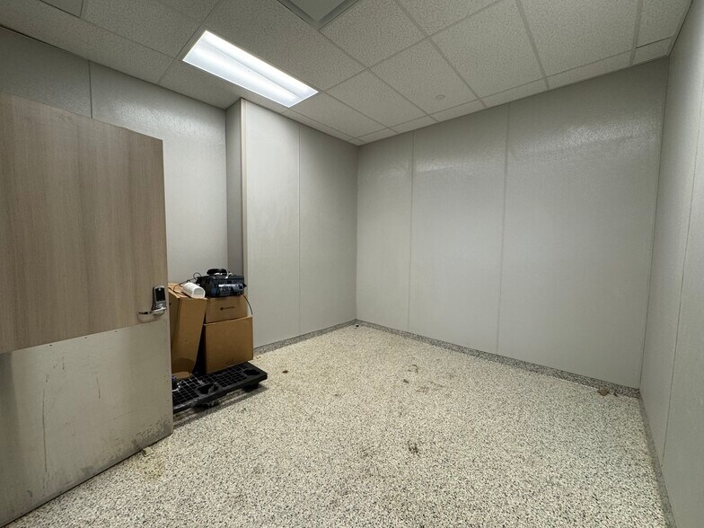 More Photos Of 2521 Walden Ave, Cheektowaga Storefront Retail Office For Lease