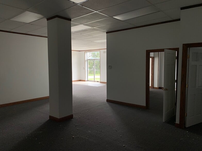 More Photos Of 70-80 Novner Dr, Woodlawn Warehouse For Lease