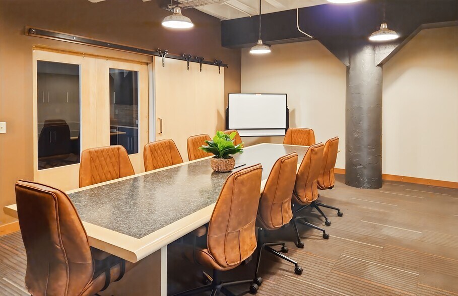 More Photos Of 540 N Broadway, Green Bay Coworking Space
