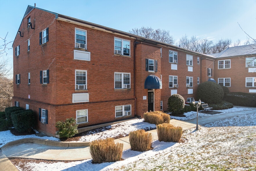 More Photos Of 2000 2nd St S, Arlington Apartments For Sale