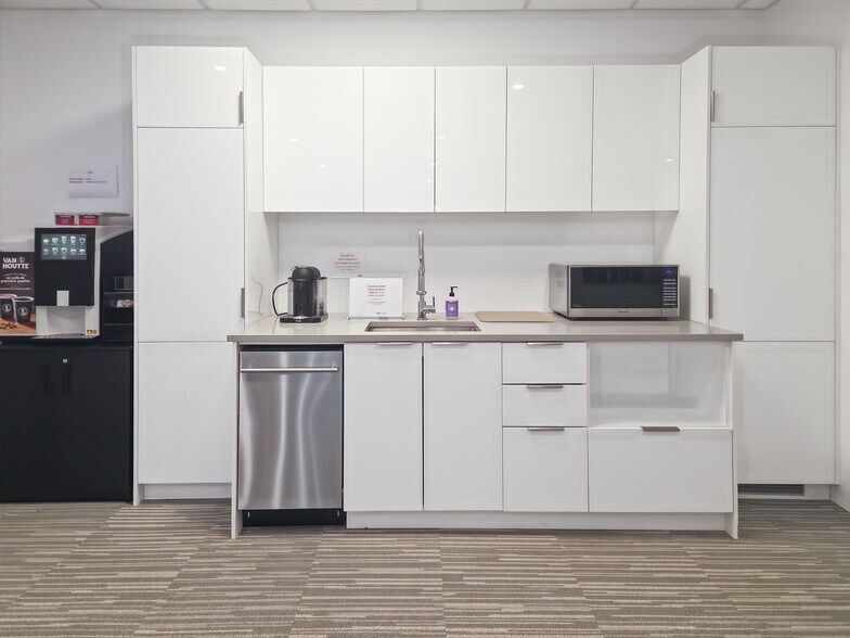 More Photos Of 14 Pl Du commerce, Verdun Coworking Space