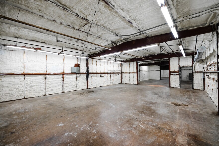 More Photos Of 3115 Sabine St, Forest Hill Warehouse For Lease