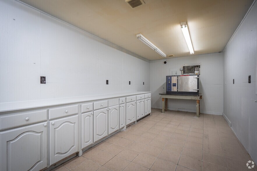 More Photos Of 11601 McKinley St, Houston Manufacturing For Sale