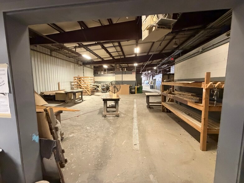 More Photos Of 3248 N Sheridan Rd, Tulsa Warehouse For Sale