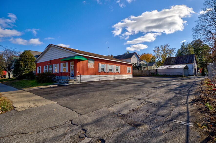 More Photos Of 48 Lincoln Ave, Saratoga Springs Freestanding For Sale
