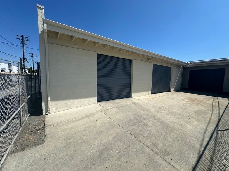 More Photos Of 1221-1225 E Ash Ave, Fullerton Warehouse For Sale