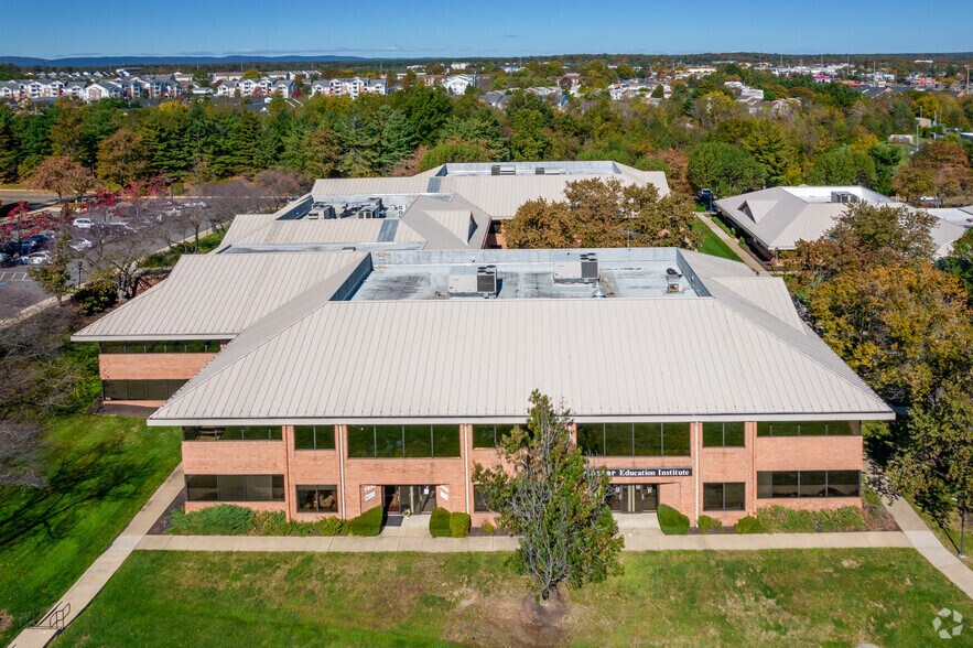 More Photos Of 7848-7998 Donegan Dr, Manassas Office For Lease