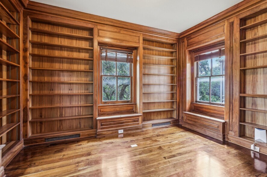 More Photos Of 7735 Mocking Bird Ln, San Antonio Lodge Meeting Hall For Sale