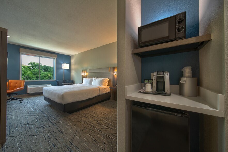 More Photos Of 600 US Highway 59 S, Cleveland Hotel For Sale
