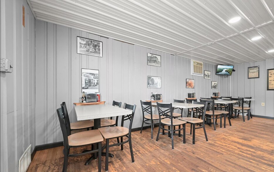 More Photos Of 14407 Hollow Rd, Hancock Restaurant For Sale