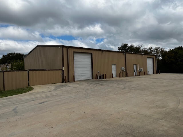 Primary Photo Of 4902 Roadrunner Rd, Fort Worth Light Distribution For Lease