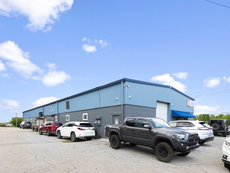 More Photos Of 2109 Spartanburg Hwy, East Flat Rock Industrial For Lease