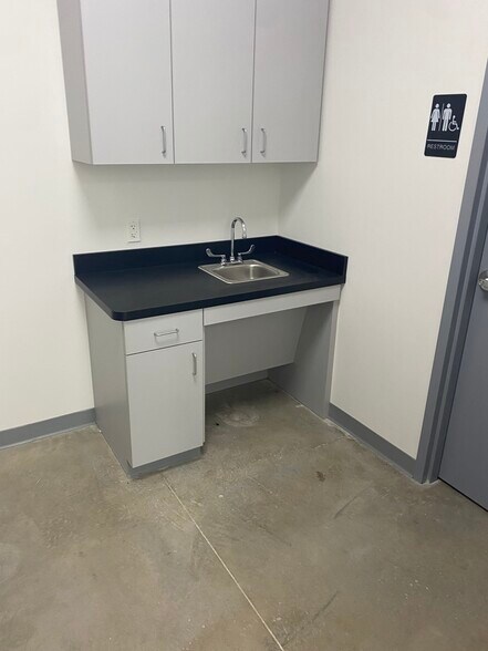 More Photos Of 5940 Lower Birdville Rd, Haltom City Warehouse For Lease