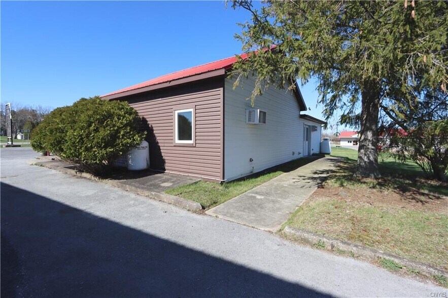 More Photos Of 43748/43752 NY-12 Rt, Alexandria Bay Freestanding For Sale