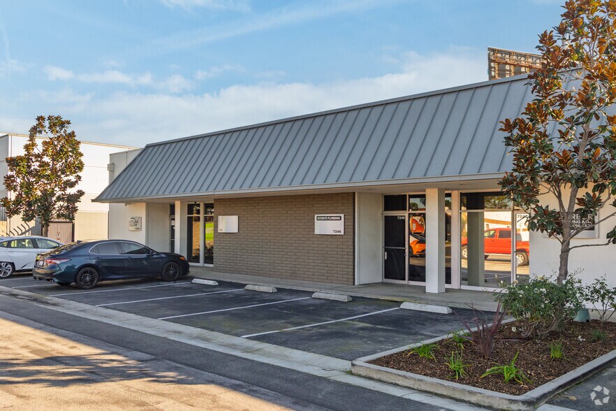 More Photos Of 7212-7256 Garden Grove Blvd, Westminster Warehouse For Lease