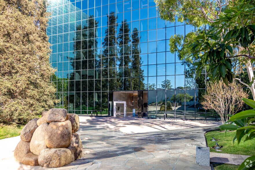 More Photos Of 611 Anton Blvd, Costa Mesa Office For Lease