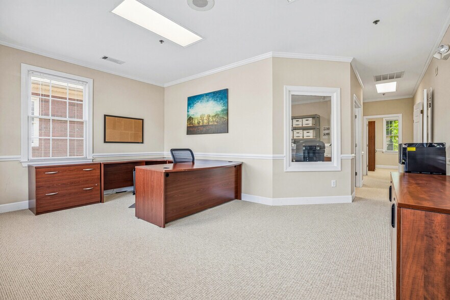More Photos Of 501 Johnson Ferry Rd, Marietta Office For Sale