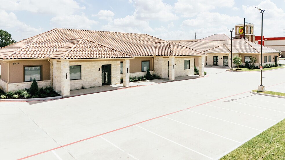 More Photos Of 8525 N Sam Houston Pkwy E, Humble Office For Sale