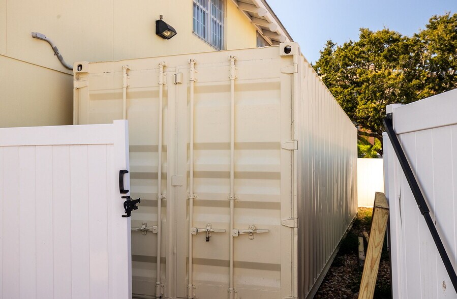 More Photos Of 525 8th St W, Bradenton Office For Sale