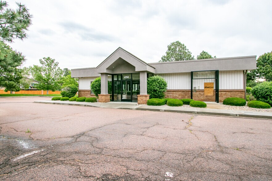 More Photos Of 4750 Granby Cir, Colorado Springs Bank For Sale