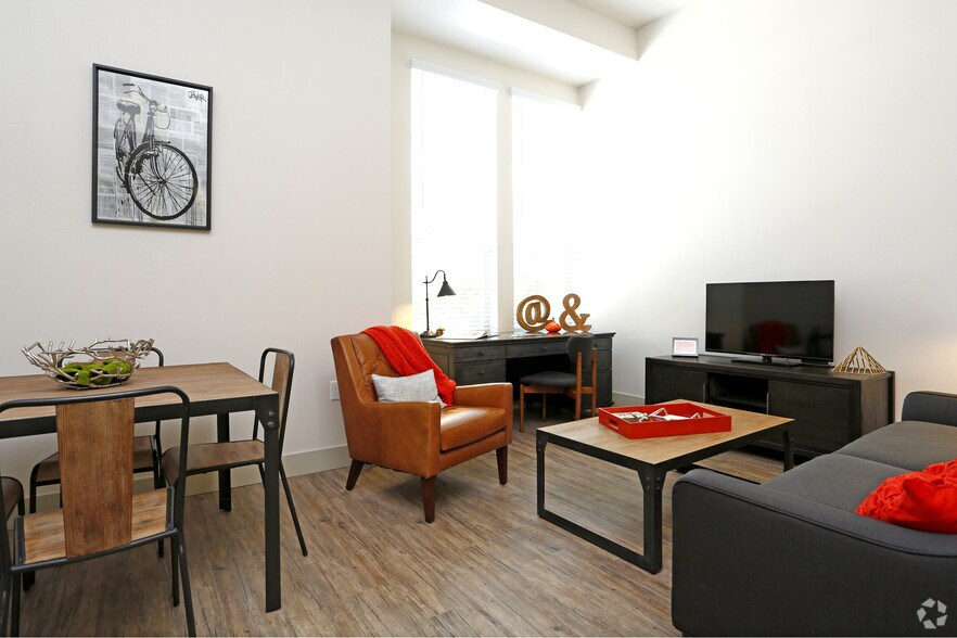 More Photos Of 1375-1411 Sycamore Ave, Hercules Unknown For Lease