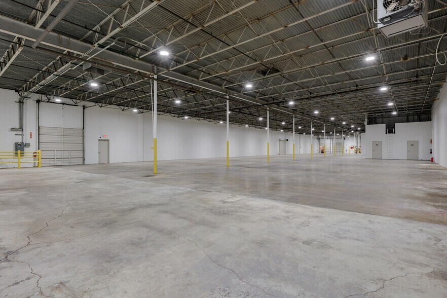 More Photos Of 5020-5022 Sharp St, Dallas Manufacturing For Sale
