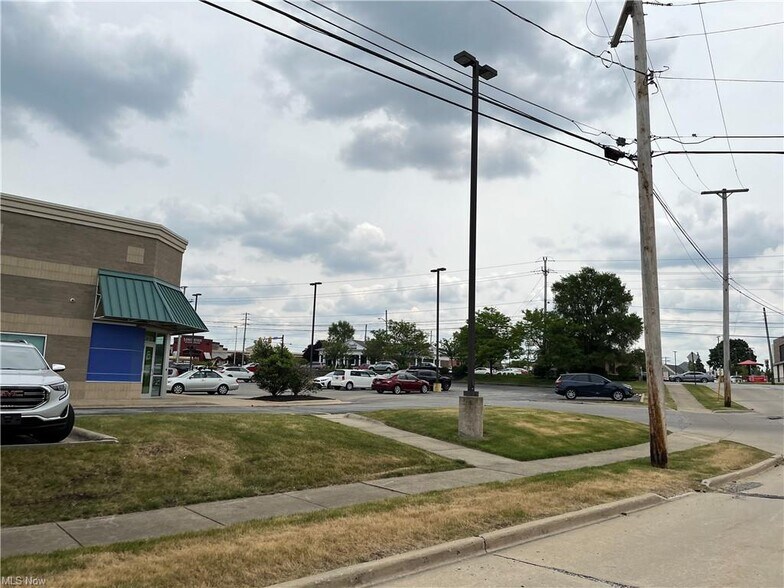 More Photos Of 2918 Plymouth Ave, Rocky River Office For Sale