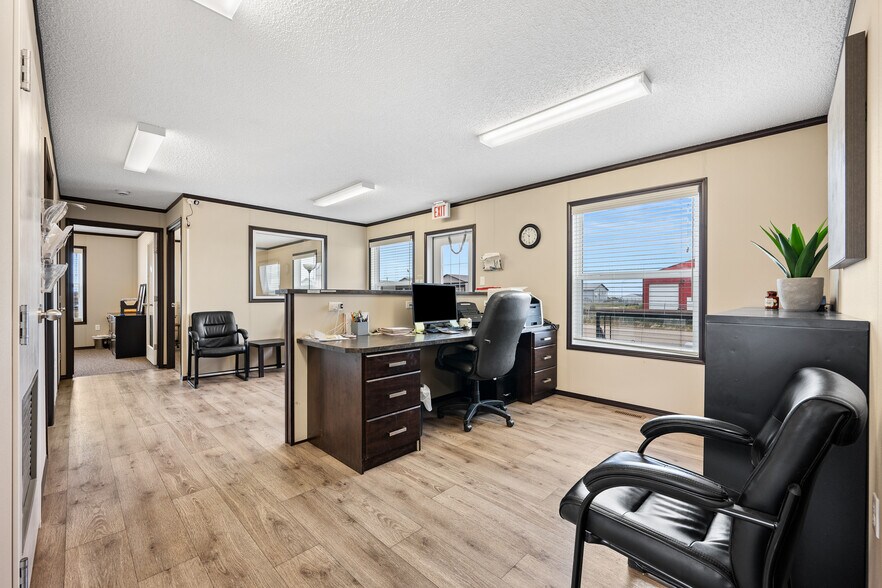More Photos Of 3807 9th St, Lloydminster Warehouse For Sale