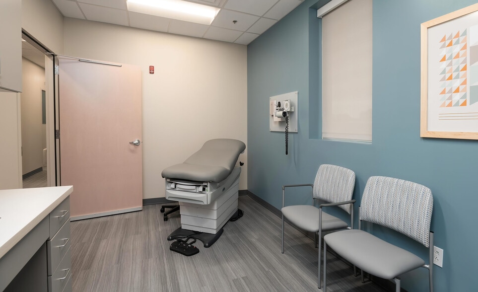 More Photos Of 4405 Allisonville Rd, Indianapolis Medical For Sale