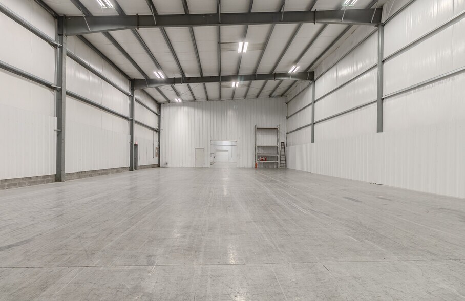 More Photos Of 5 B W Industrial, Washington Warehouse For Lease