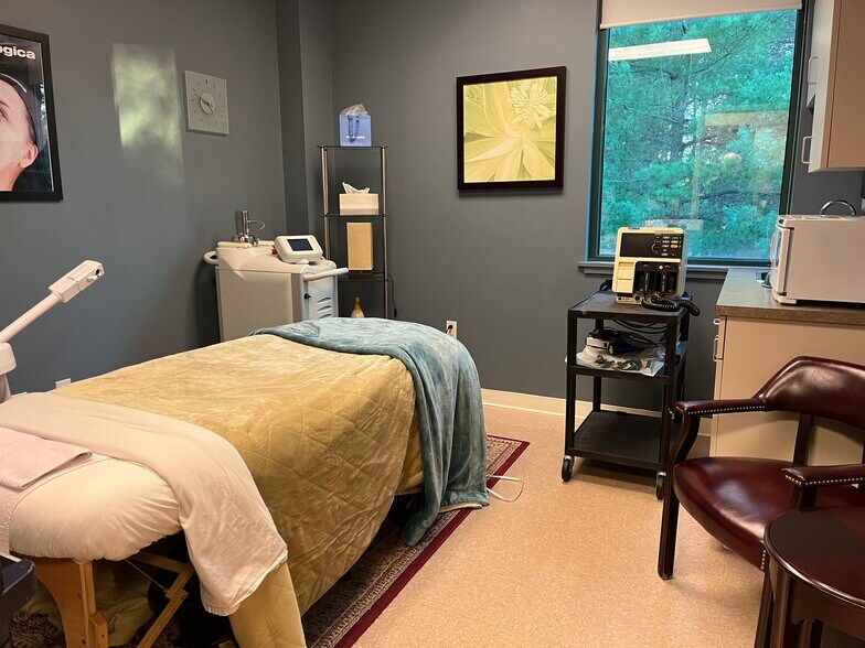 More Photos Of 1407 S County Trl, East Greenwich Medical For Lease