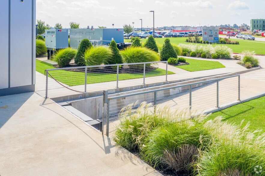 More Photos Of 5100 W JB Hunt Dr, Rogers Office For Lease