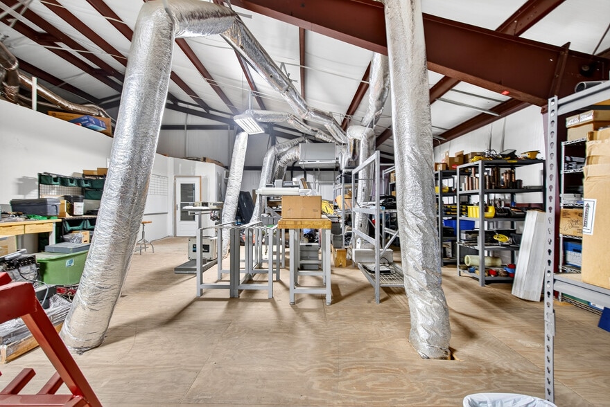More Photos Of 8601 Fawn Trl, Conroe Warehouse For Lease